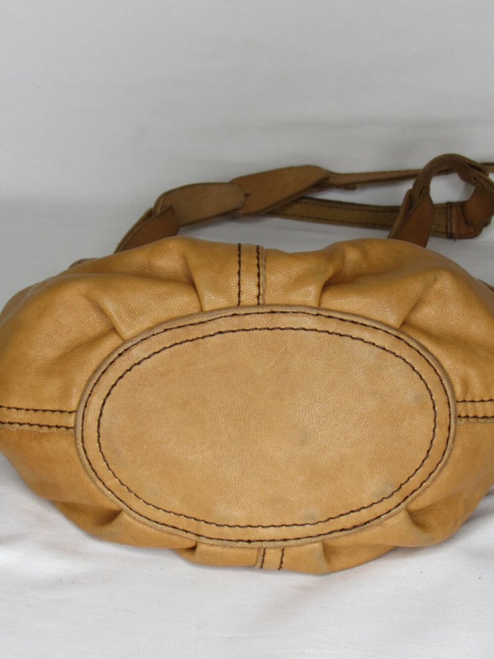 Lucky Brand Light Brown Leather Bucket Hobo Bag Drawstring Cinch Purse - Picture 4 of 7